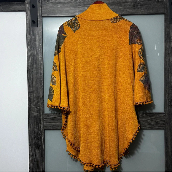 Berre Bat Wing Artsy Boho Lagenlook Mustard Yellow Floral Poncho Pom Pom Detail - Picture 6 of 8